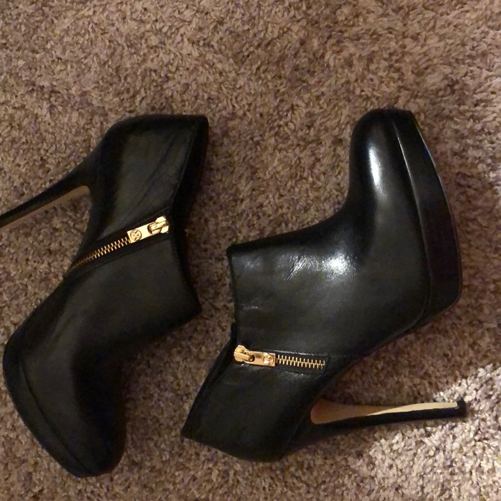 Beautiful Michael Kors Black Leather Booties